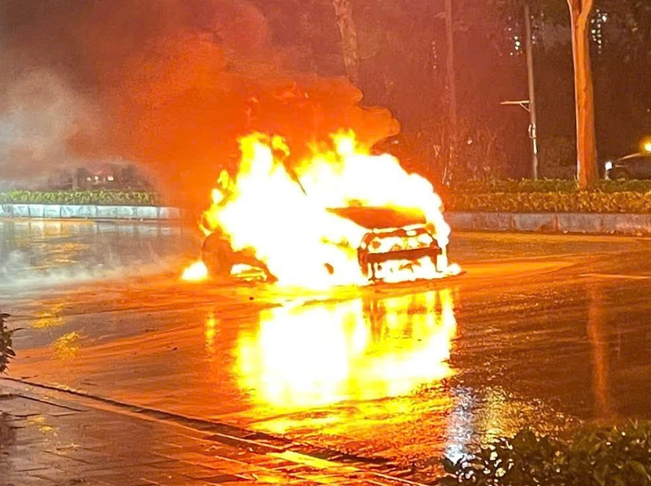 bốc cháy - Ảnh 1.
