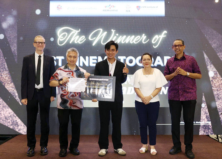 Phim ngắn của sinh viên ĐH Duy Tân đạt giải tại ASEAN UniFest 2025 - Ảnh 1.