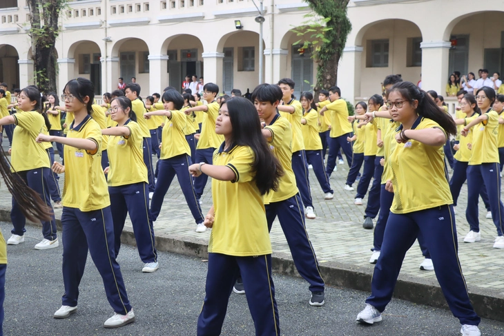 2 triệu học sinh TP.HCM đồng diễn vovinam xác lập kỷ lục - Ảnh 3.