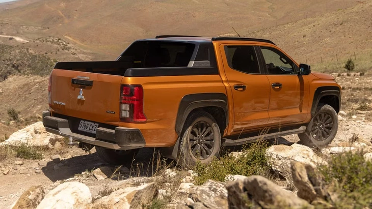 Mitsubishi Triton - Ảnh 3.