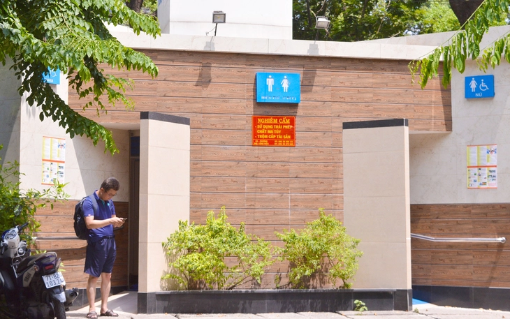 Hy hữu nhà vệ sinh công cộng 'xuất hiện' trở lại sau khi bị báo mất - Ảnh 4.