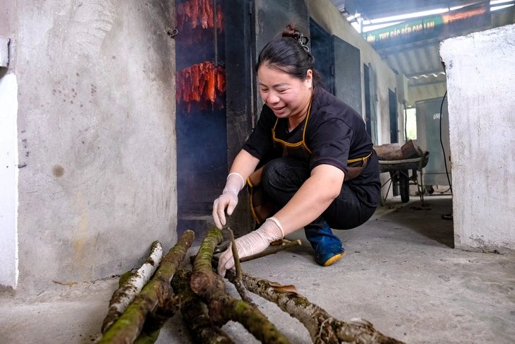 Bếp người Cao Lan vẫn đỏ lửa, bà con 'sống khỏe' nhờ thịt gác bếp - Ảnh 2. thịt gác bếp - Ảnh 2.