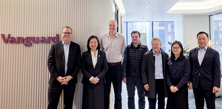 Quỹ quản lý gần 13.000 tỉ USD sẽ rót bao tiền sau khi thị trường Việt Nam nâng hạng? - Ảnh 1.