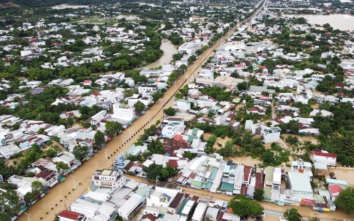 Tìm thấy thi thể nam thanh niên bị lũ cuốn ở Khánh Hòa - Ảnh 2.