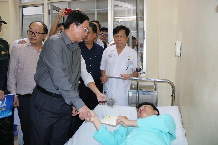 Phó thủ tướng Hồ Quốc Dũng chỉ đạo khắc phục sạt lở đèo Khánh Lê - Ảnh 3.