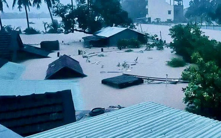 Toàn cảnh đô thị Tuy Hòa bị ngập lũ nhìn từ trên cao- Ảnh 11.