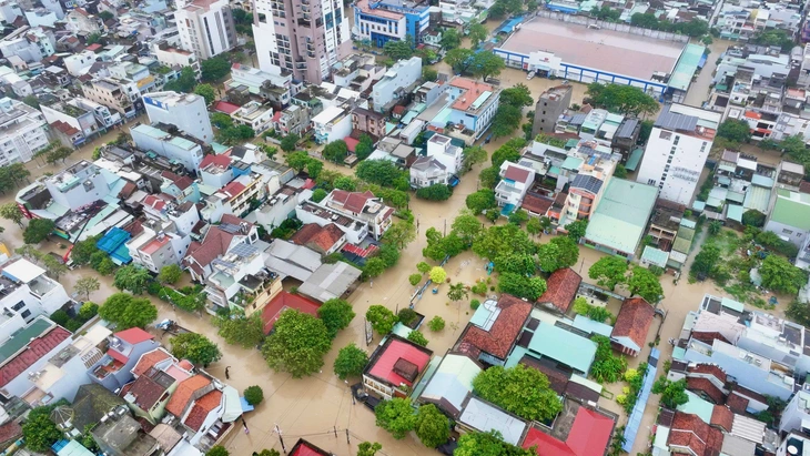 Toàn cảnh đô thị Tuy Hòa bị ngập lũ nhìn từ trên cao- Ảnh 4. Toàn cảnh đô thị Tuy Hòa bị ngập lũ nhìn từ trên cao- Ảnh 4.