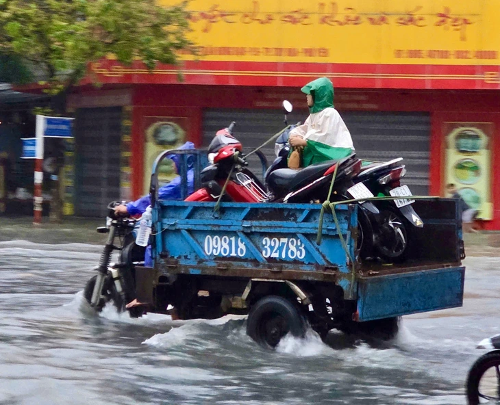 Toàn cảnh đô thị Tuy Hòa bị ngập lũ nhìn từ trên cao- Ảnh 9. Toàn cảnh đô thị Tuy Hòa bị ngập lũ nhìn từ trên cao- Ảnh 9.