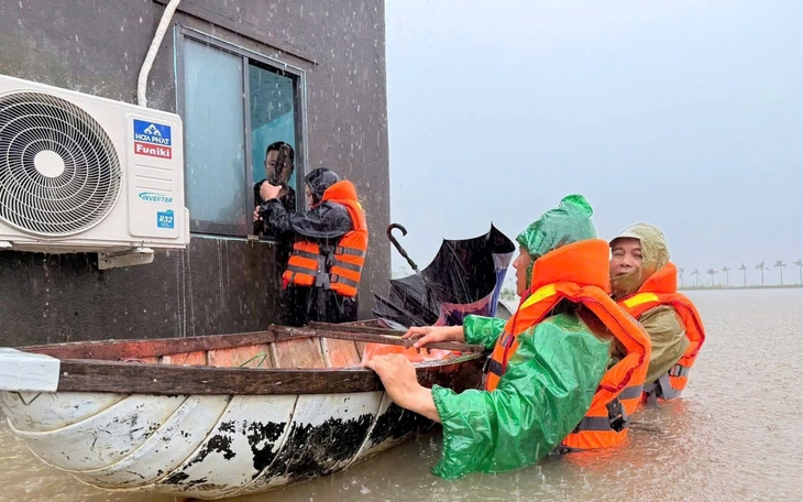 Đắk Lắk tạm hoãn họp không cần thiết để tập trung chống lũ - Ảnh 5.