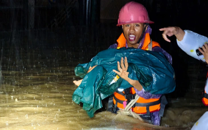 Cảnh báo rủi ro thiên tai rất lớn do mưa lũ ở Phú Yên cũ - Ảnh 2.