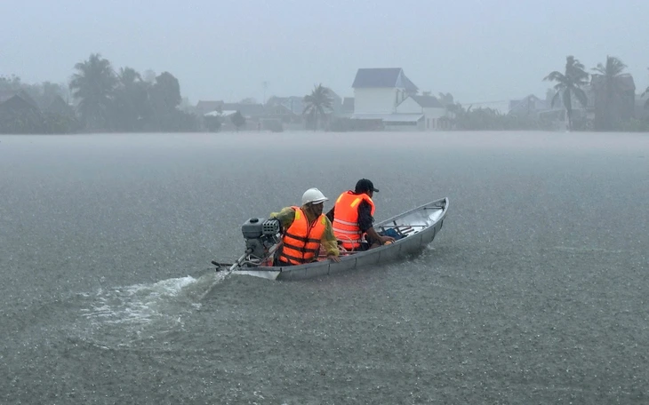 Sạt lở ở đèo Phượng Hoàng gây tắc quốc lộ 26 nối Đắk Lắk với Khánh Hòa- Ảnh 4.