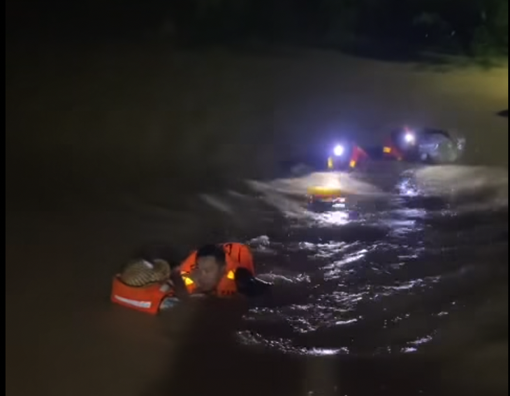 ngập lụt - Ảnh 1.