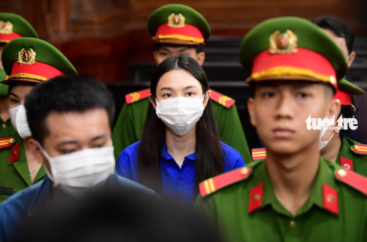 Thùy Tiên có bị tước danh hiệu hoa hậu trước ngày ra tòa? - Ảnh 1.