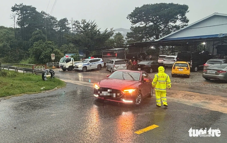 Đóng đèo Sông Pha đến 21-11 vì xuất hiện hơn 15 điểm sạt lở - Ảnh 1.