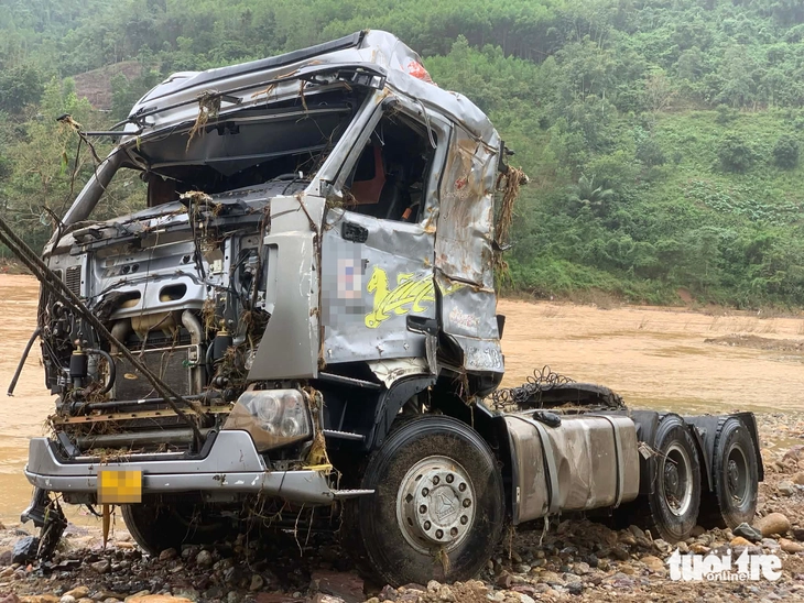 lũ cuốn - Ảnh 1.