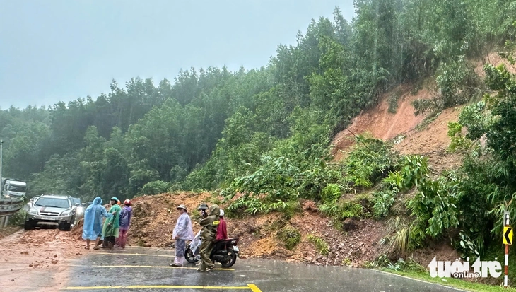 Sạt lở - Ảnh 2.
