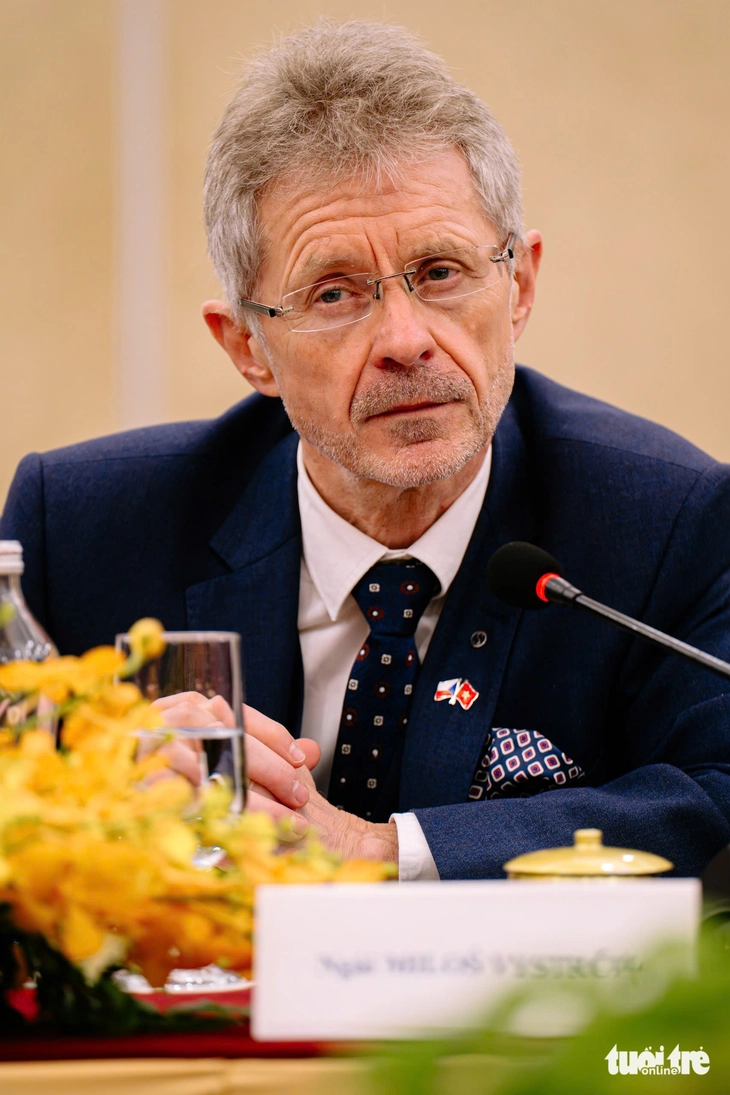 Chủ tịch Thượng viện Cộng hòa Czech: 'Czech - Việt Nam tuy xa nhưng cũng gần' - Ảnh 3. Chủ tịch Thượng viện Czech: 'Czech - Việt Nam tuy xa nhưng cũng gần' - Ảnh 3.