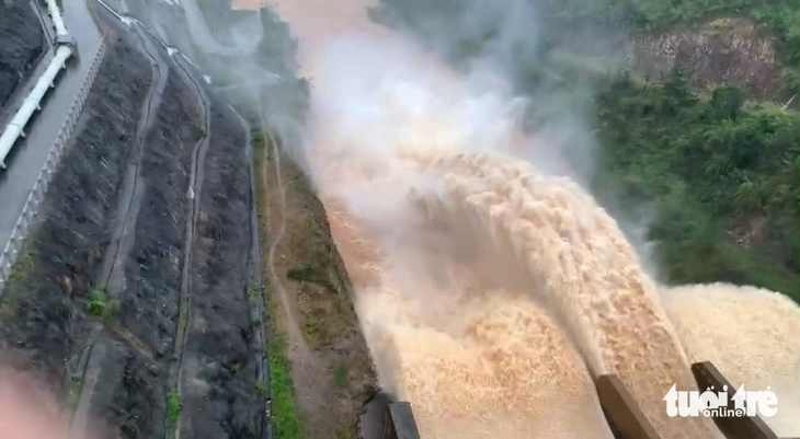 Thủy điện Sông Ba Hạ xả lũ hơn 16.000m³/s, lũ khả năng vượt đỉnh lịch sử năm 1993 - Ảnh 3.