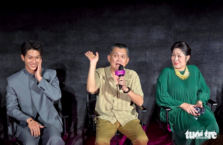 Hữu Châu có một vai diễn 20 năm, từ kịch sân khấu đến phim 'Cưới vợ cho cha' - Ảnh 2. Hữu Châu - Ảnh 2.