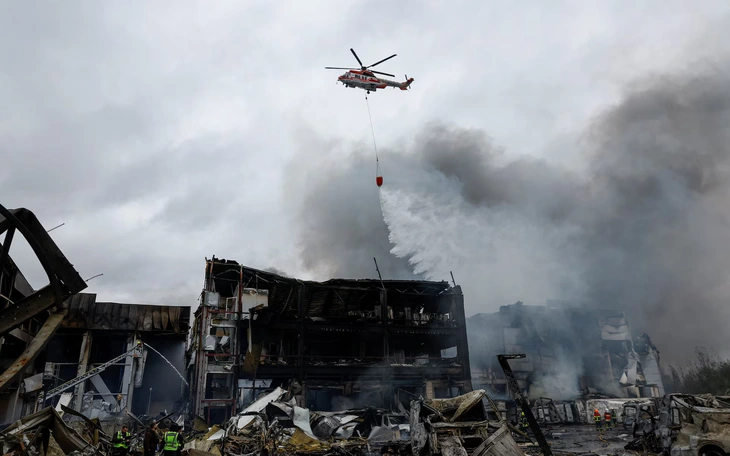 Nga tấn dữ dội khiến nhiều người chết, Ukraine nã 4 tên lửa ATACMS - Ảnh 3.