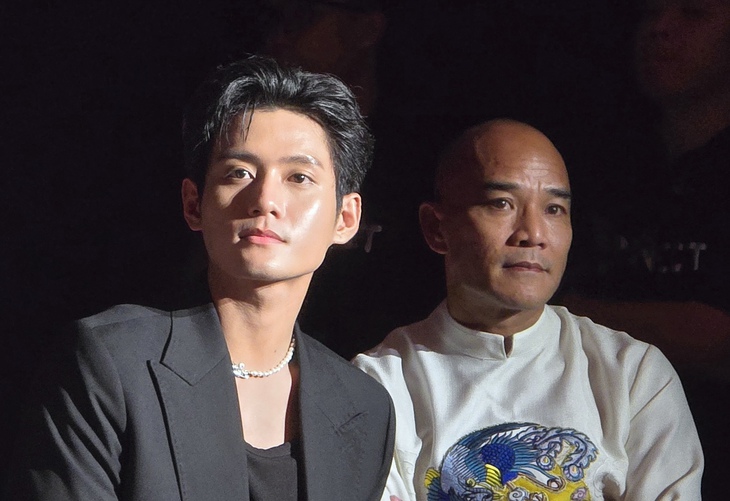 Đình Khang 'Mưa đỏ' lo lắng cho cha mẹ đang kẹt trong mưa lũ miền Trung - Ảnh 1. mưa lũ miền trung - Ảnh 1.