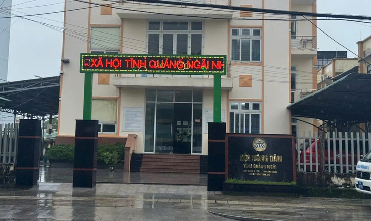 Tặng 500.000 đồng/cán bộ nam nhân Ngày Quốc tế đàn ông - Ảnh 1.