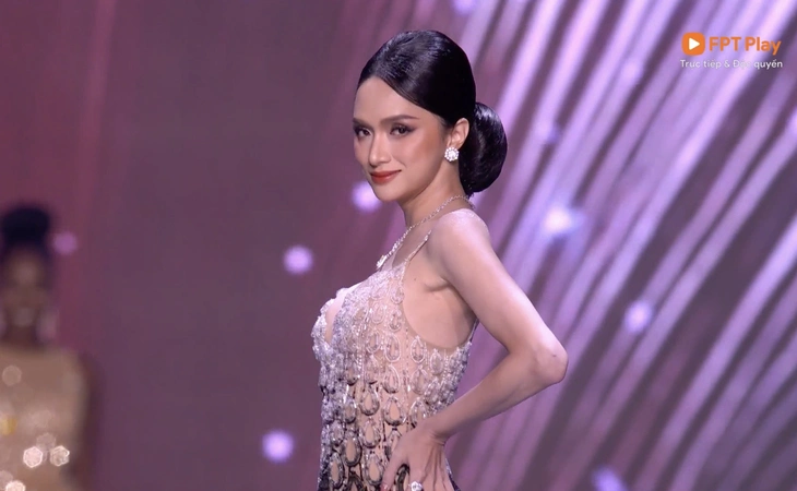 Hương Giang lấy lại phong độ, tự tin ở bán kết Miss Universe 2025 - Ảnh 6. Miss Universe - Ảnh 2.