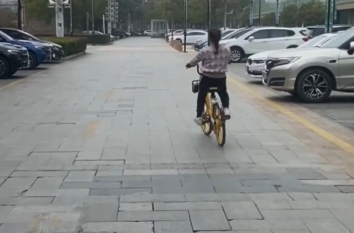 Dân văn phòng chi tiền học... đi xe đạp - Ảnh 3.