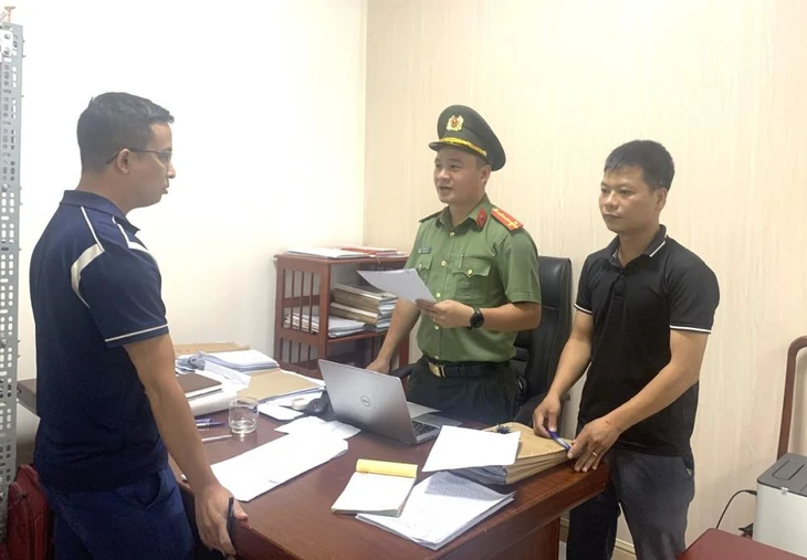 Triệt phá đường dây tổ chức cho người khác trốn ra nước ngoài, khởi tố 9 bị can - Ảnh 1.