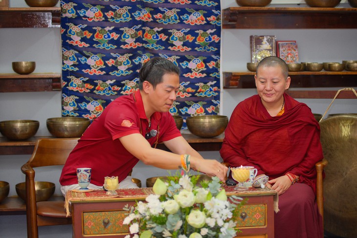 Sống chậm lại với 'ngôi nhà văn hóa Tây Tạng' - Ảnh 4. Himalayas - Ảnh 4.