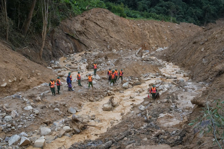 sạt lở núi - Ảnh 2.