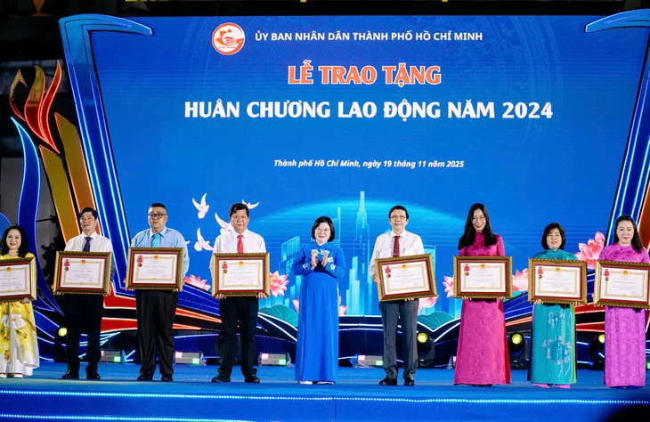 TP.HCM tôn vinh các nhà giáo tiêu biểu trong 50 năm phát triển - Ảnh 3.