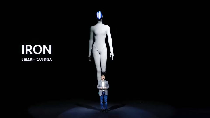 Các hãng xe điện Trung Quốc chuyển hướng sang robot hình người - Ảnh 1.