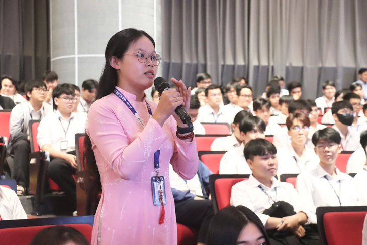 Chủ tịch Thượng viện Cộng hòa Séc trao kỷ niệm chương cho hai nhà giáo Trường đại học Tôn Đức Thắng - Ảnh 8.