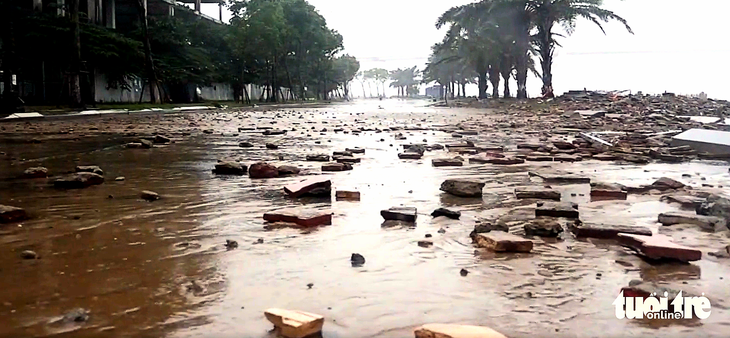 Năm nào mưa bão đến, vỉa hè sông Hàn lại tan hoang: Đà Nẵng khắc phục thế nào? - Ảnh 3.