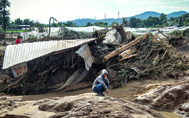 Vỡ hồ tự đắp ở Tuy Phong: Người dân bức xúc, yêu cầu xử lý trách nhiệm - Ảnh 2.