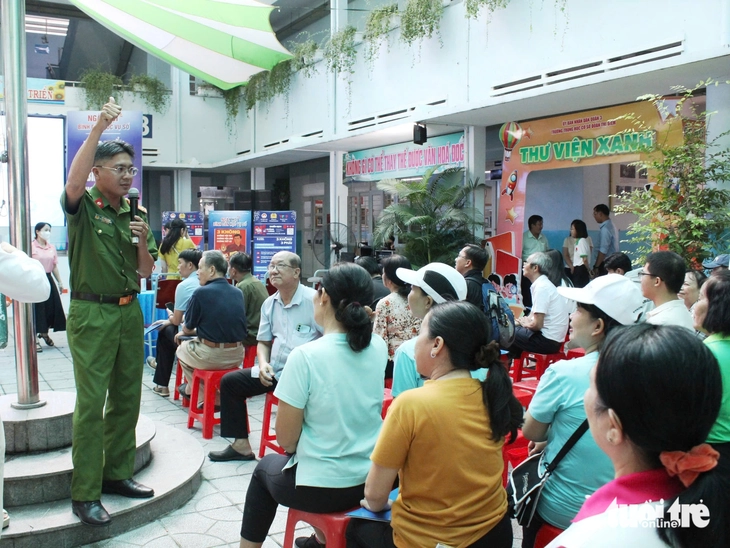 Phường Nhiêu Lộc, TP.HCM đưa chuyển đổi số đến từng người, từng nhà - Ảnh 3. chuyển đổi số - Ảnh 4.