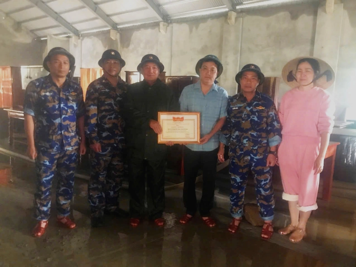 tặng giấy khen - Ảnh 5.