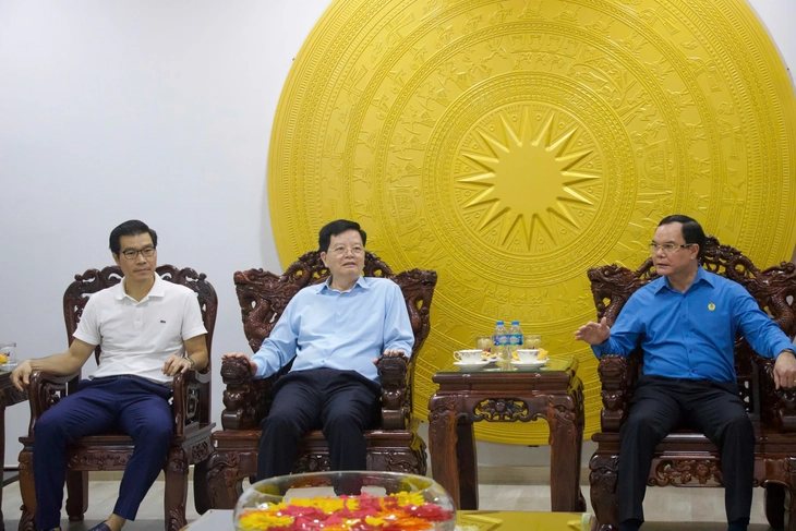 Phó thủ tướng Mai Văn Chính thăm Trường đại học Tôn Đức Thắng, dự bế mạc giải bóng đá công nhân - Ảnh 1.