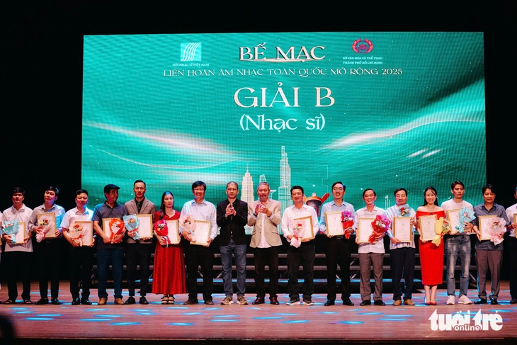 Tùng Dương đoạt huy chương vàng Liên hoan Âm nhạc toàn quốc - Ảnh 6.