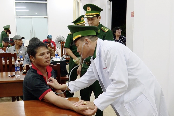 Điều tra vụ hai tàu cá chìm ngoài biển sau va chạm tàu hàng nước ngoài - Ảnh 2.