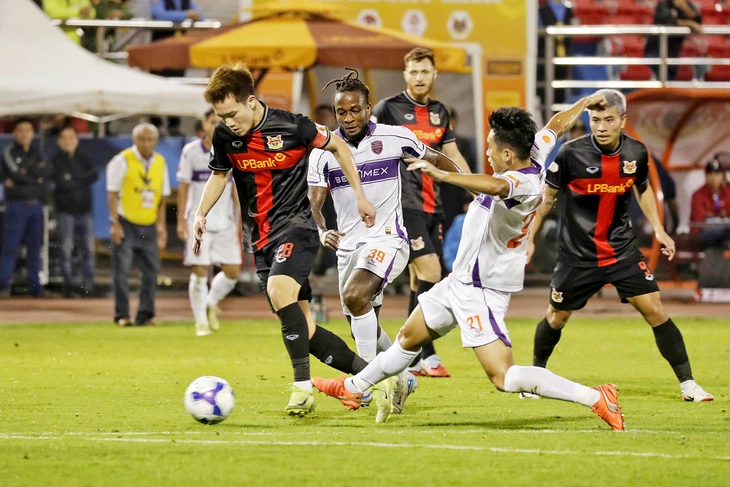 CLB Ninh Bình bị 'níu chân' - Ảnh 1. ninh bình - Ảnh 1.