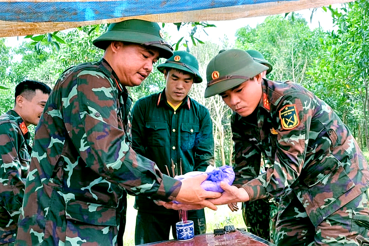 Phát hiện 2 hài cốt liệt sĩ kèm di vật khắc chữ SH 1-99X - Ảnh 1.