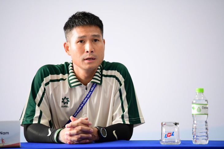 bóng đá công nhân - Ảnh 1.