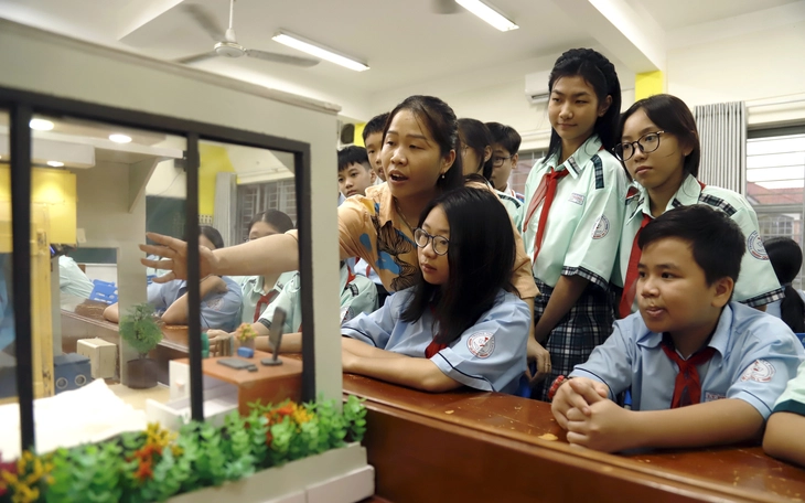 Lương nhà giáo: 88% thấp hơn viên chức, ngành khác - Ảnh 2.