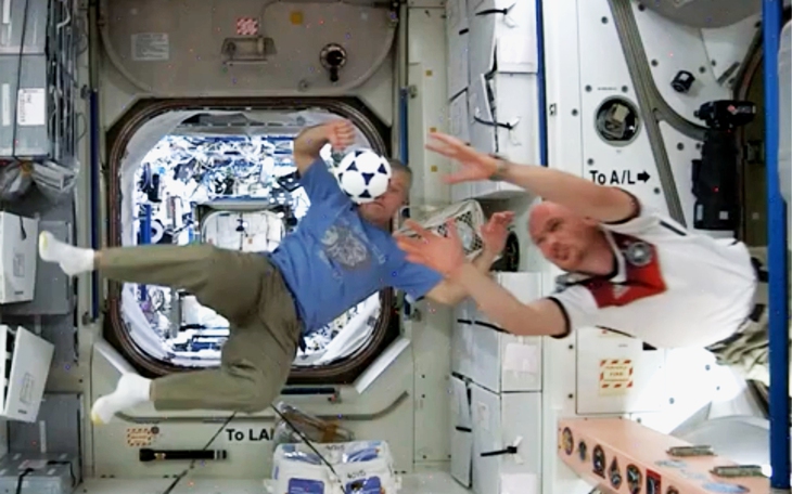 Tim Ronaldo 'loạn nhịp' khi thực hiện quả phạt đền trước Al Fayha - Ảnh 4.