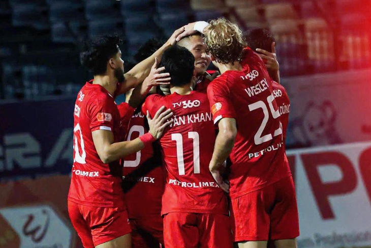 Siêu phẩm khiến CLB Thanh Hóa rơi xuống áp chót bảng - Ảnh 1.