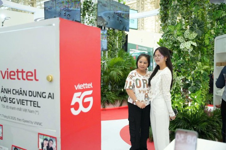 Thoả sức trải nghiệm tiện ích công nghệ của Viettel tại Hội chợ Mùa Thu - Ảnh 1. Viettel - Ảnh 1.