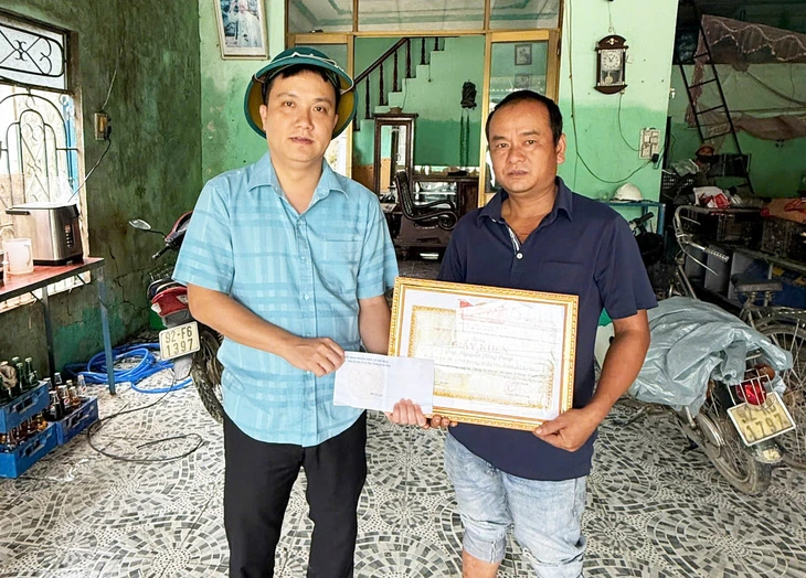 tặng giấy khen - Ảnh 6.