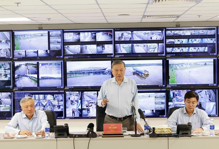 Tổng Bí thư Tô Lâm thăm người dân bị ảnh hưởng do mưa, lũ tại thành phố Huế - Ảnh 4. Tô Lâm - Ảnh 6.